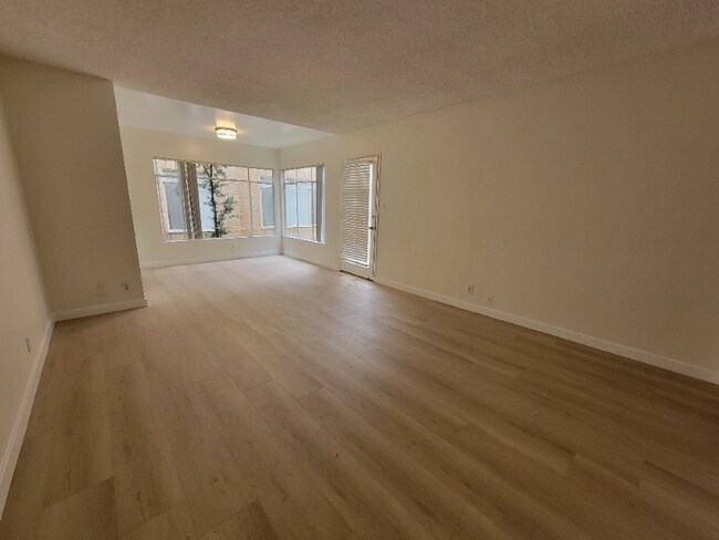 Foto del edificio - 13531 Wyandotte St