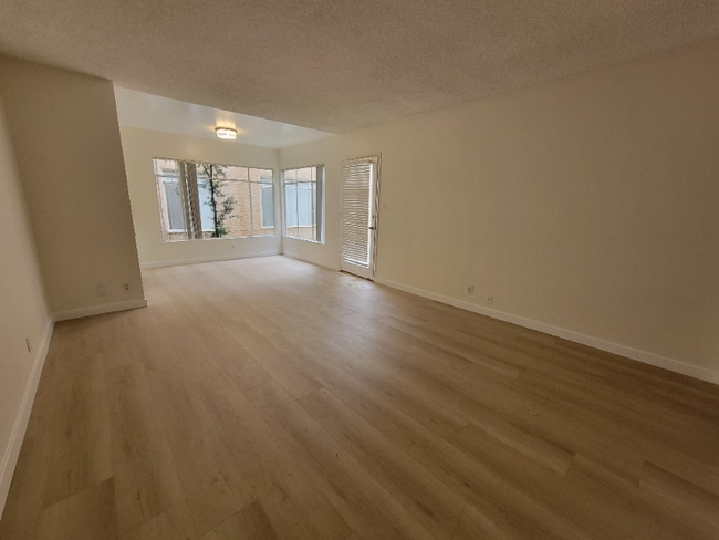 Photo - 13531 Wyandotte St (Los Angeles, CA) Apartment
