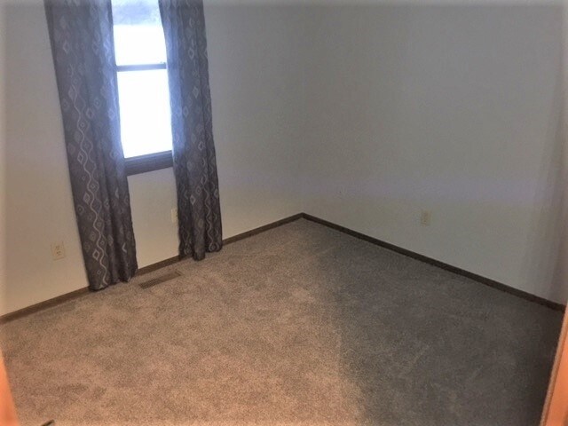 Building Photo - 3901 Ravenscliff Pl