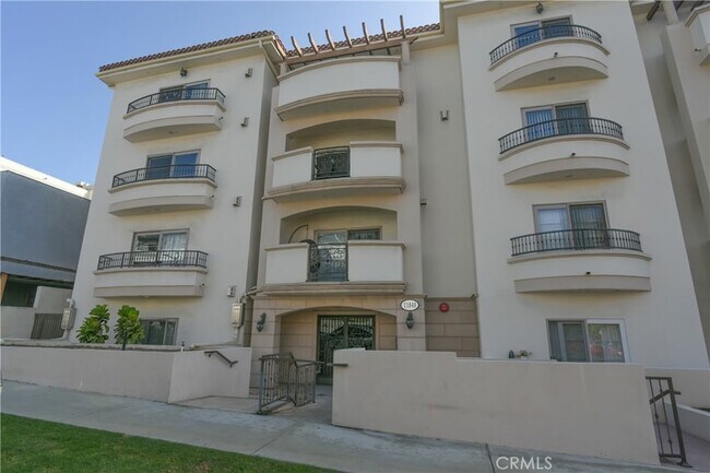 Building Photo - 11848 Kiowa Ave