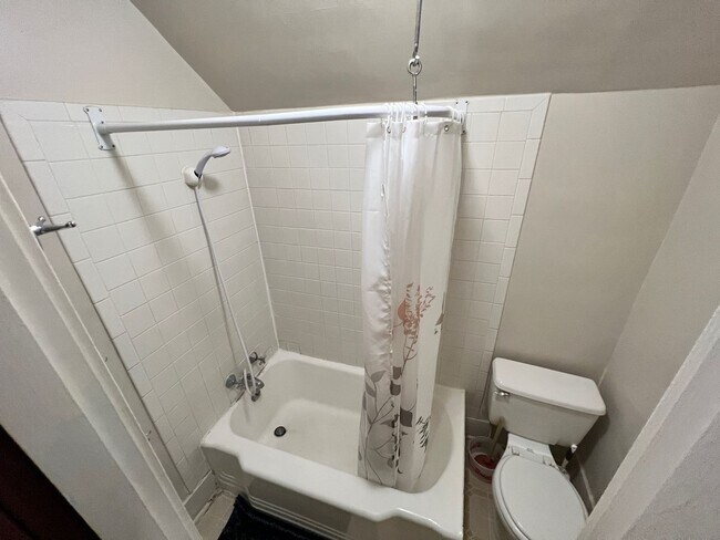 Building Photo - 2 bedroom 1 bath in Central Manhattan, KS ...