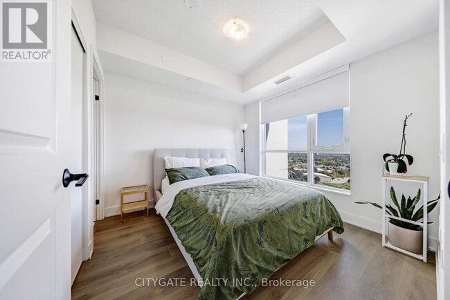 Building Photo - 202 Burnhamthorpe Rd E