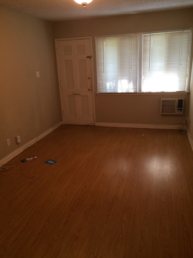 living room - 1733 N Hollywood Way