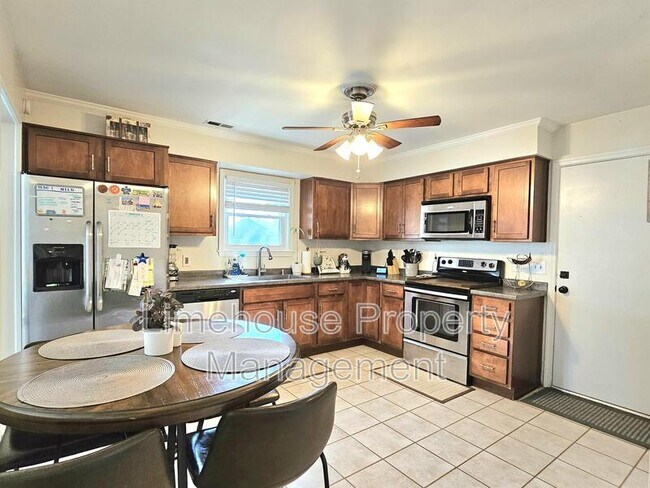 Foto del edificio - 1305 Crane Crescent