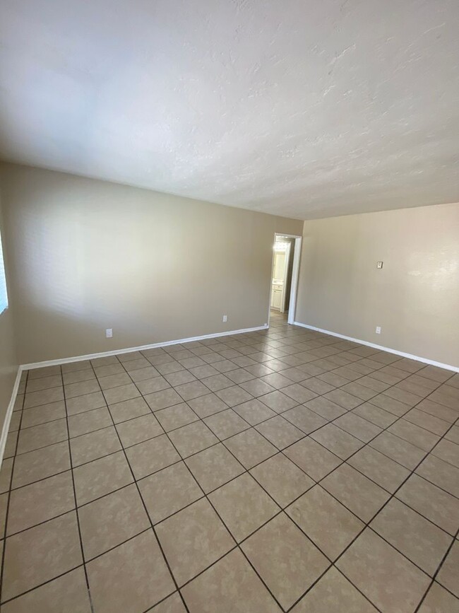 Foto del interior - 5505 Ackerfield Ave. Long Beach, CA 90805