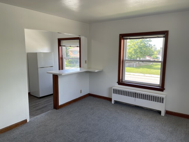Building Photo - 5605 W Lincoln Ave