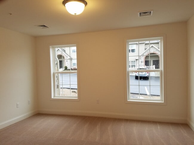Building Photo - Hummelstown, 2 Bedroom 2 Bath Garden Home!