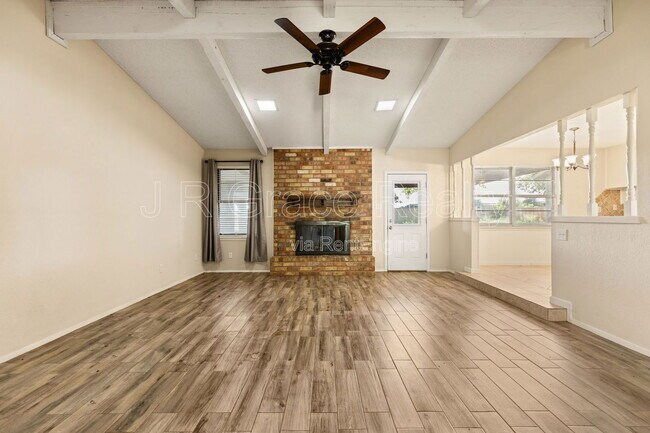 Foto del edificio - 429 Lindenwood Ln W