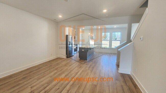 Building Photo - Charming 3 Bedroom Townhouse with 1600 Sq ...