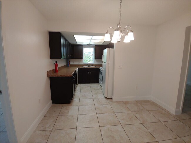 Foto del edificio - Nice 2 bed/ 2 bath/ 1 car garage near SRQ Airport - Ringling Museum Area