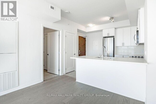Photo du bâtiment - 805-1805 Carling Ave