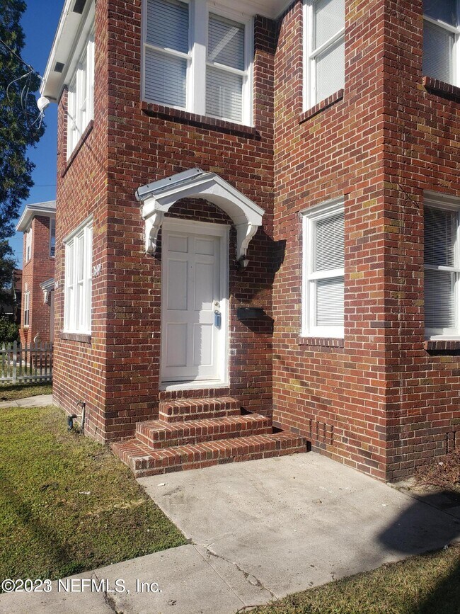 2649 Dellwood Ave, Jacksonville, FL 32204 Room for Rent in