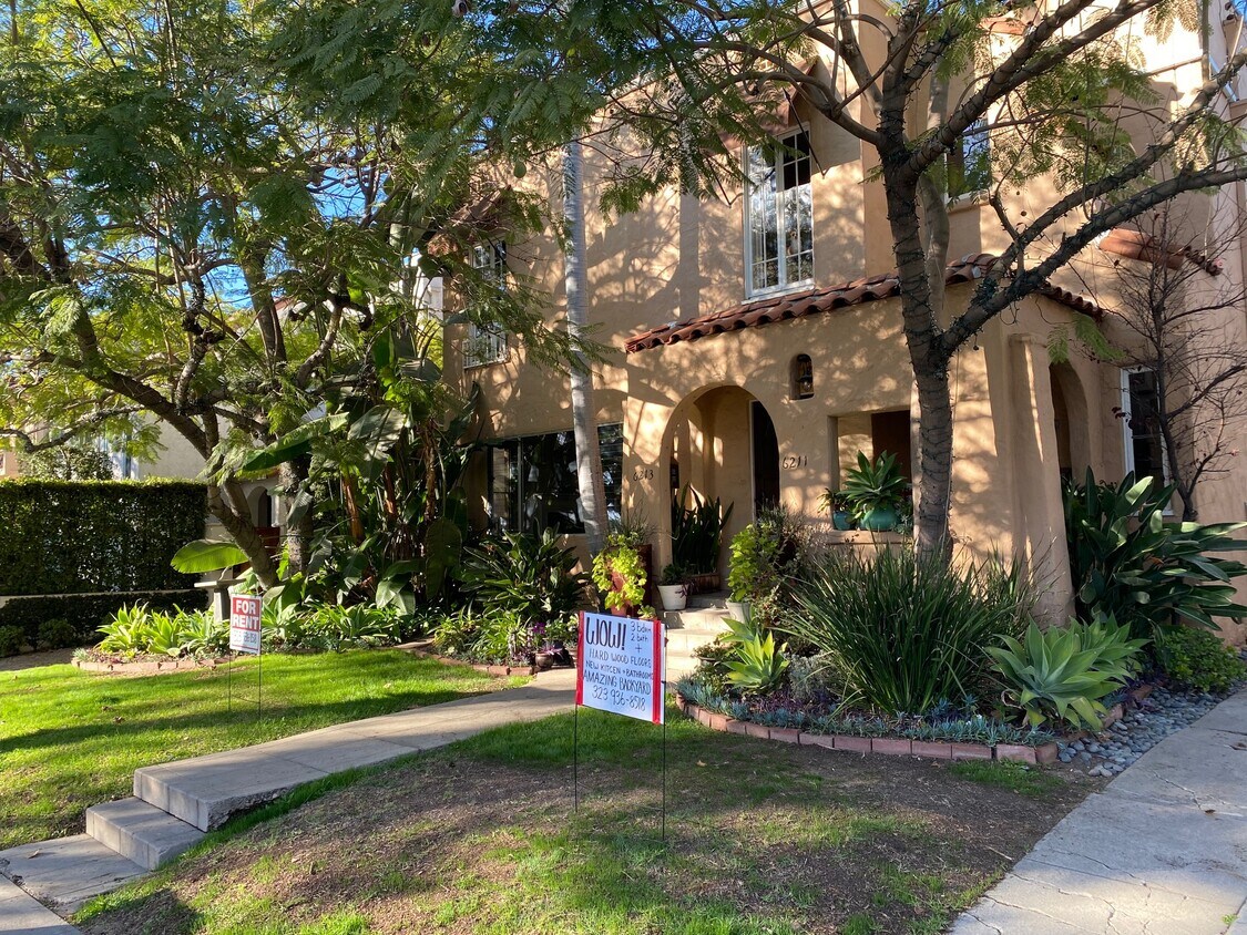 front view - 6213 W 6th St