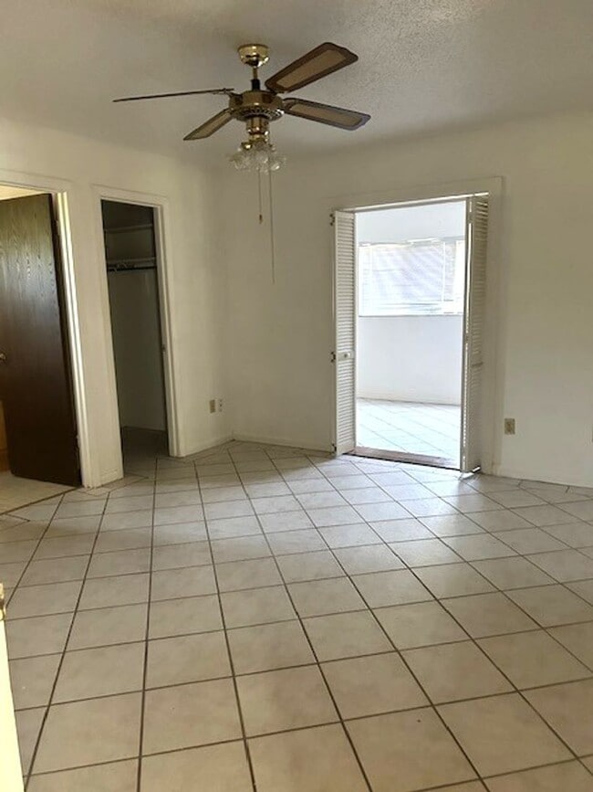 Building Photo - 3 bedroom, 2 bath home