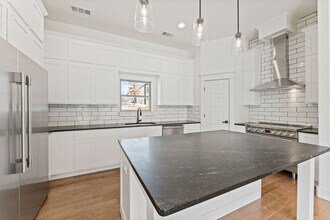 Building Photo - 11 Pagham Ln