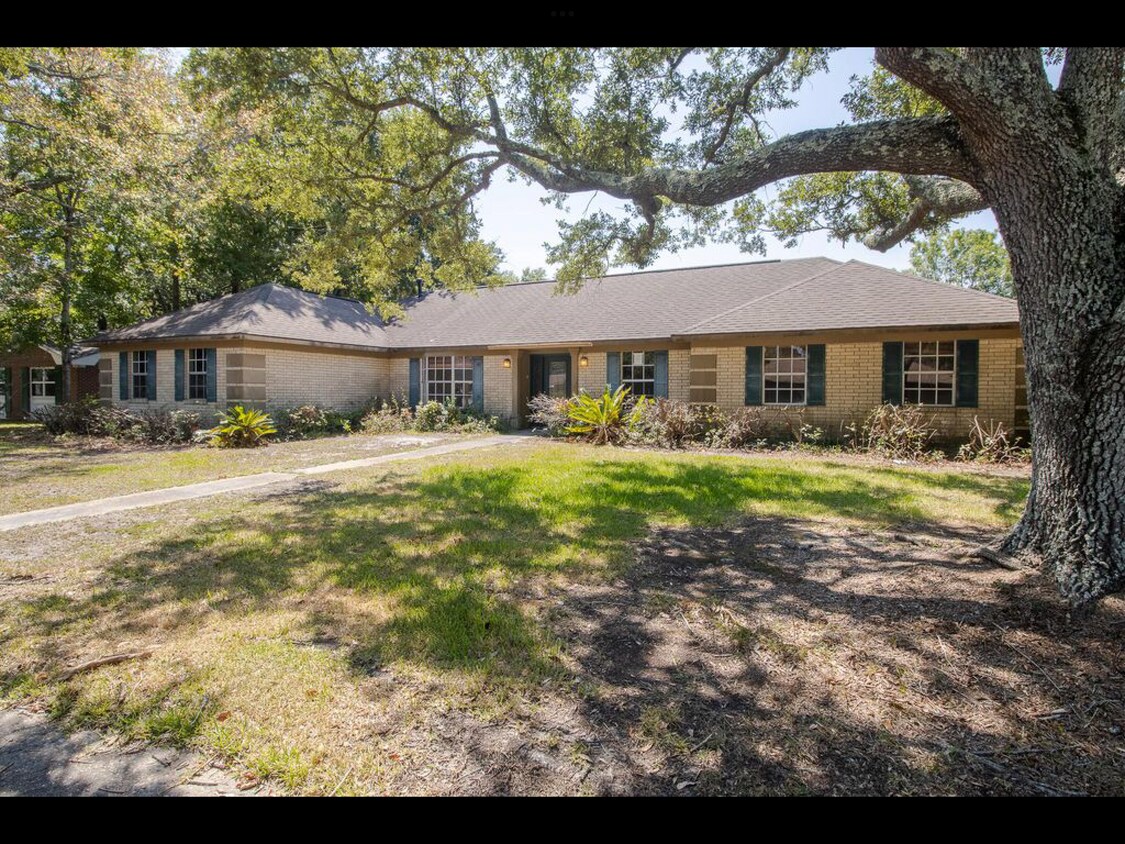 Primary Photo - 750 Canterbury Dr