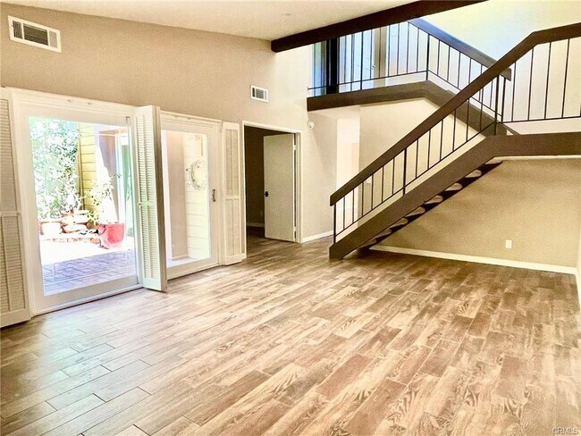 Living Room - 10020 Larwin Ave