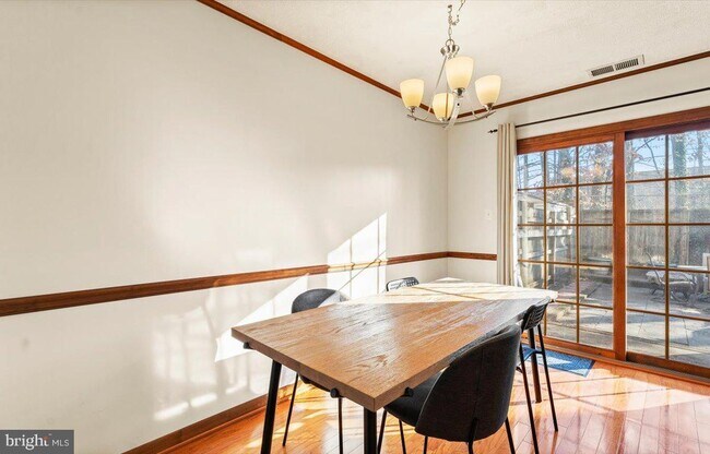 Building Photo - 14700 Bentley Square