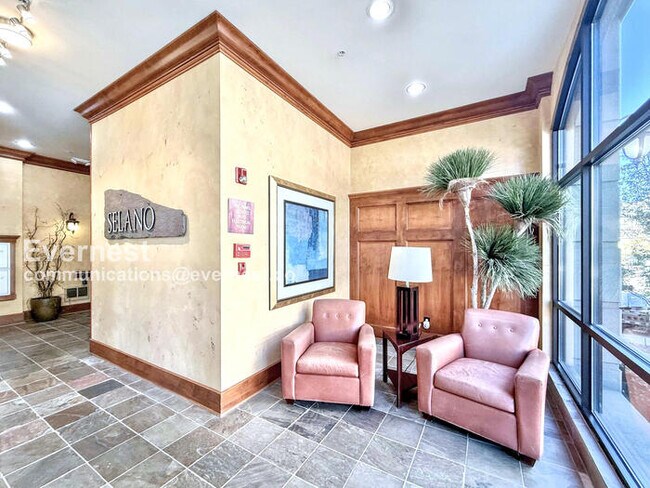 Foto del edificio - 133 Queen Anne Ave N