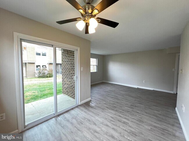 Foto del edificio - 5 Florence Tollgate Plz