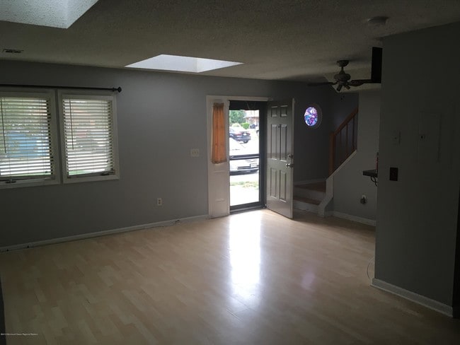 Building Photo - 5 Brandywine Ct
