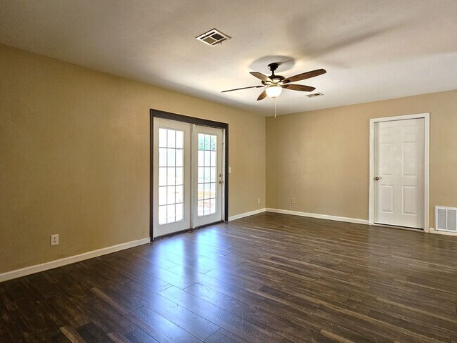 Foto del edificio - Charming Guthrie Home-Your New Home Awaits!