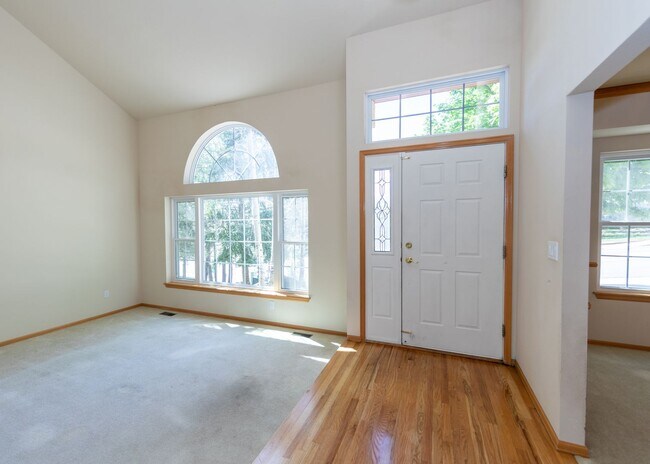 Building Photo - *COMING SOON* 5 Bedroom Broadmoor Beauty A...