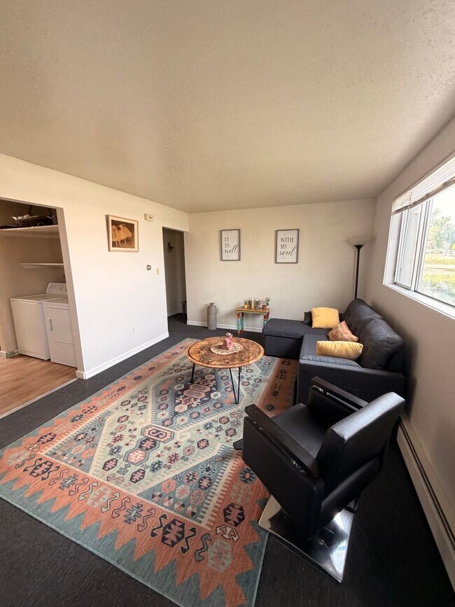 Foto del edificio - 421 E 15th St