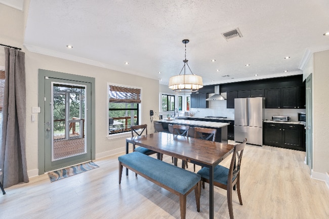 Building Photo - 303 Watts Ln