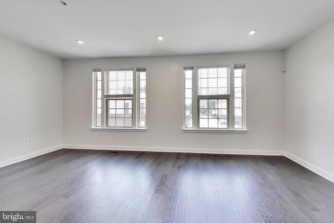 Foto del edificio - 8012 Spring Arbor Dr