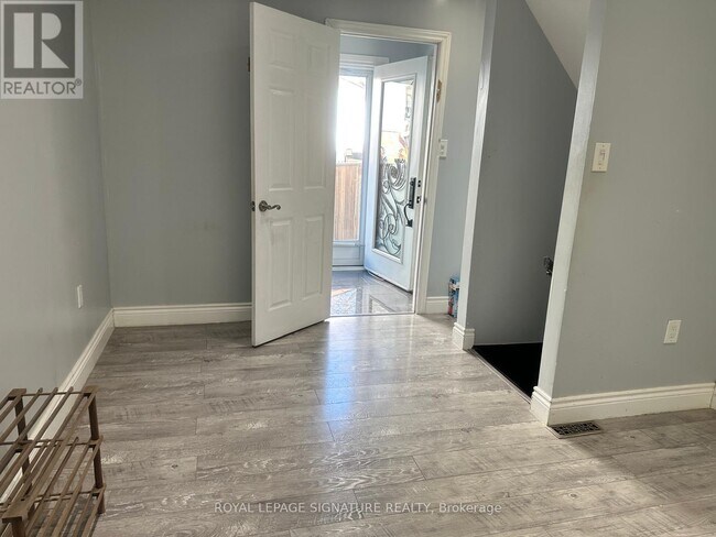 Photo du bâtiment - 63 Wallis Crescent