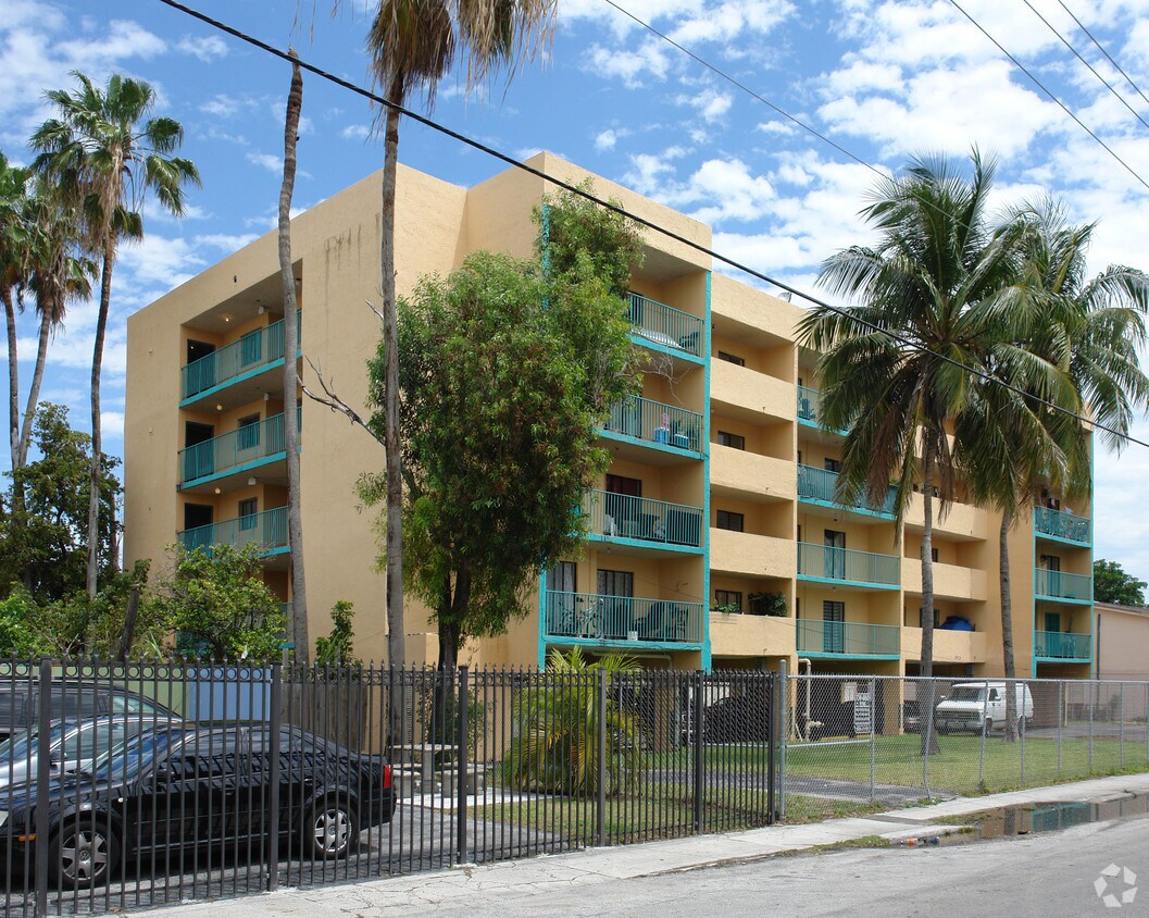 Foto del edificio - 1575 NW 19th Ter