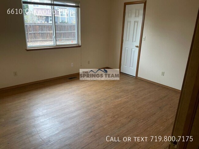 Foto del edificio - 6610 Oakwood Blvd