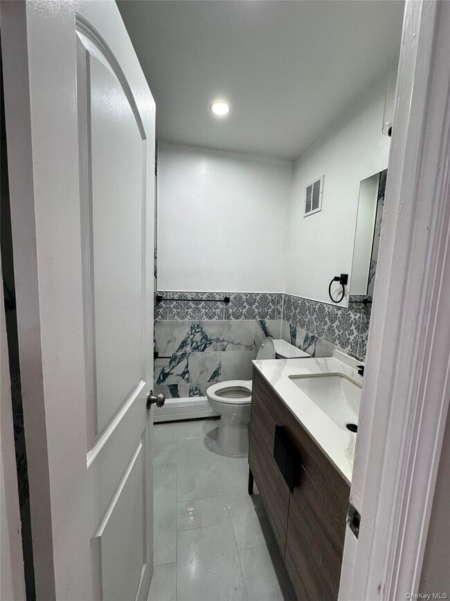 Building Photo - 41-48 70th St