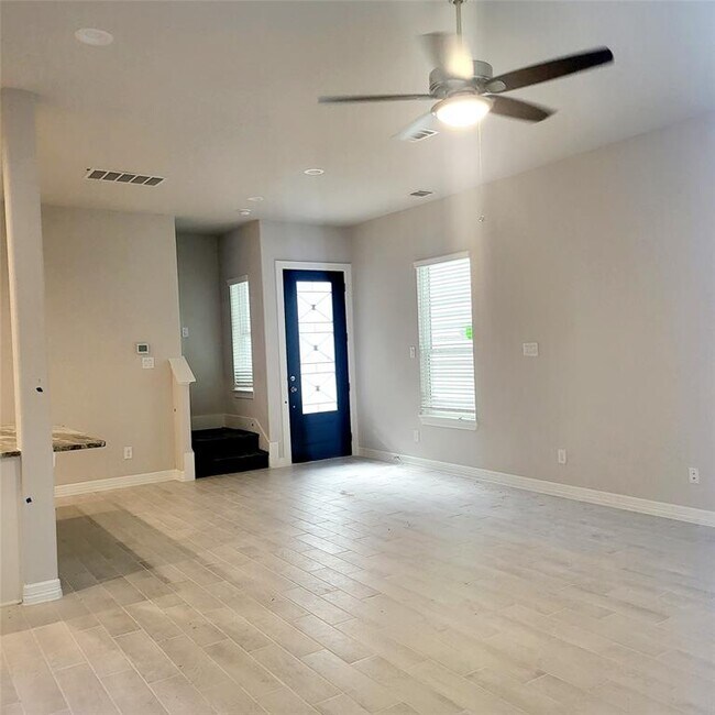 Foto del edificio - 1504 Upland Glen Way