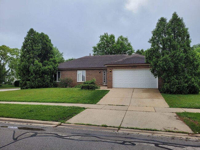 Building Photo - 1500 Kenyon Dr