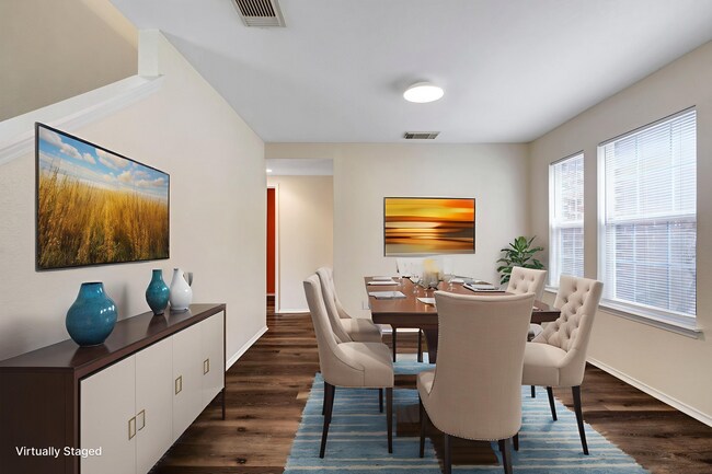 Foto del edificio - ***APPLICATION CURRENTLY UNDER REVIEW***Spacious Brick-Front Home with Loft and Expansive Patio