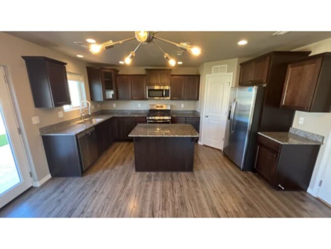 Building Photo - Stunning two story home in Fountain!