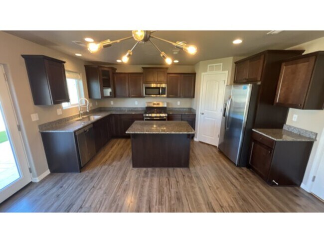 Foto del edificio - Stunning two story home in Fountain!