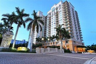 Building Photo - 800 N Tamiami Trl