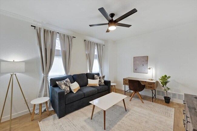 Foto del edificio - 7309 Springfield Dr