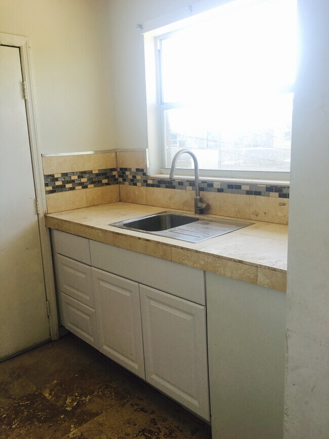 Building Photo - 1746 6th St S