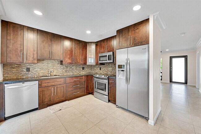Building Photo - 2200 NE 54th St
