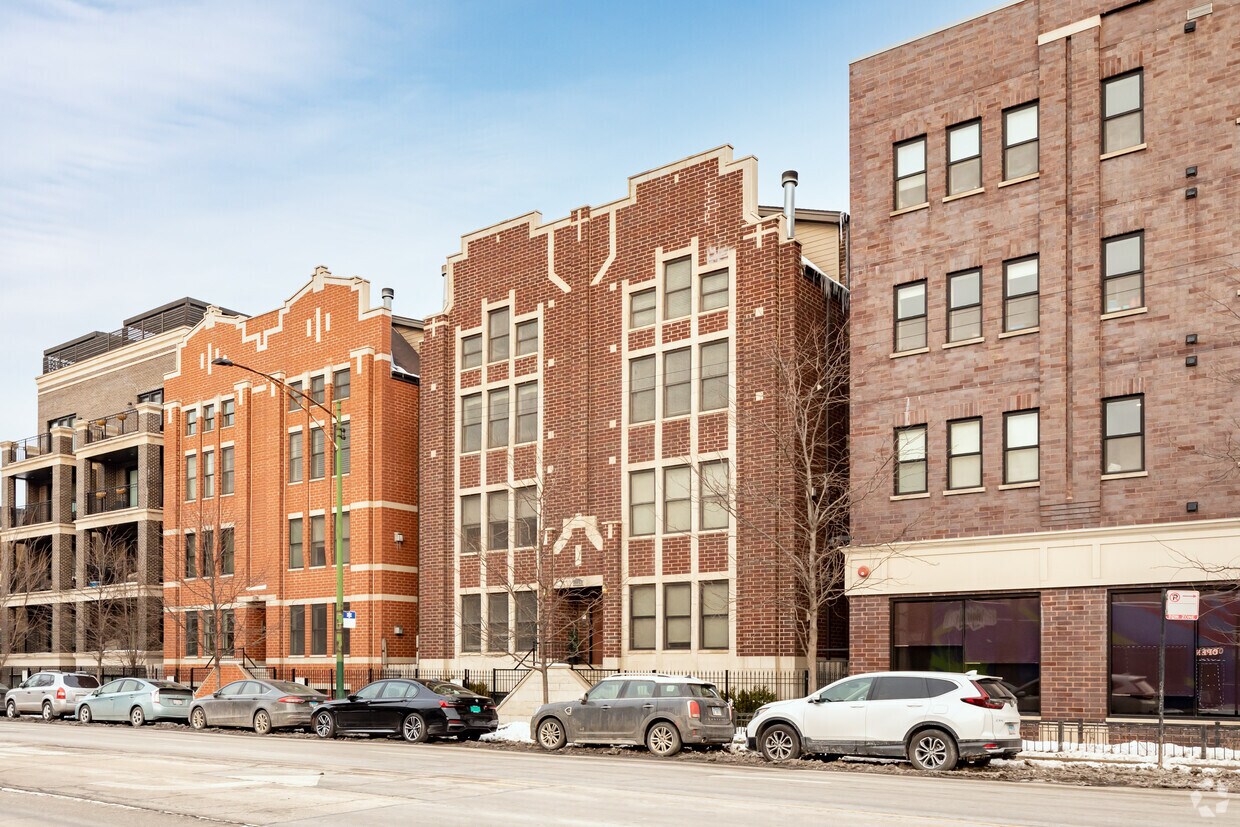 Foto principal - 3709 N Ashland Ave