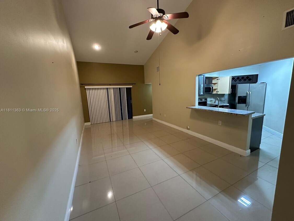 Foto principal - 10245 NW 9th St Cir
