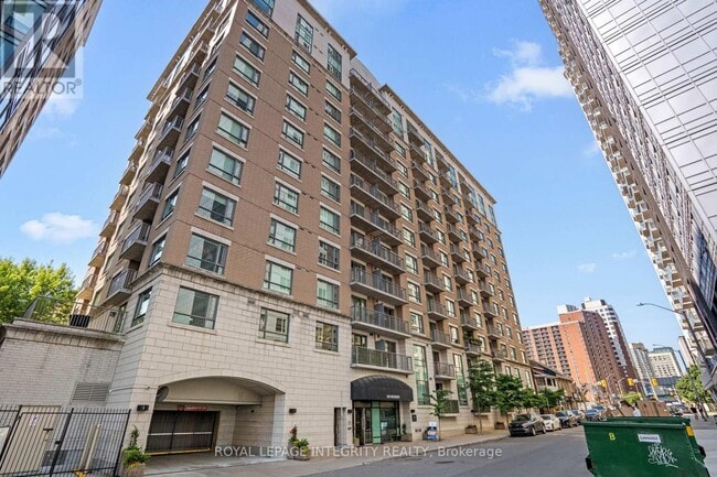 Building Photo - 200 Besserer St