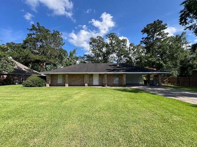 Baker's Historic Buffwood Subdivision, 3 bedroom, 2 bath home loaded with amenities - Baker's Historic Buffwood Subdivision, 3 bedroom, 2 bath home loaded with amenities