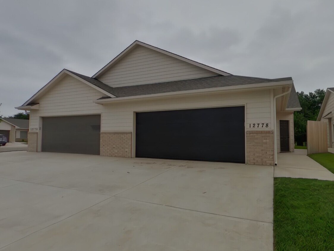 Primary Photo - 12776 W Wheatland Ct