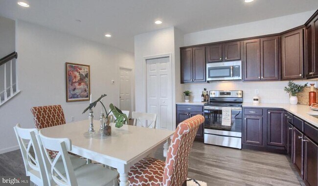 Foto del edificio - 1706 Shady Ln