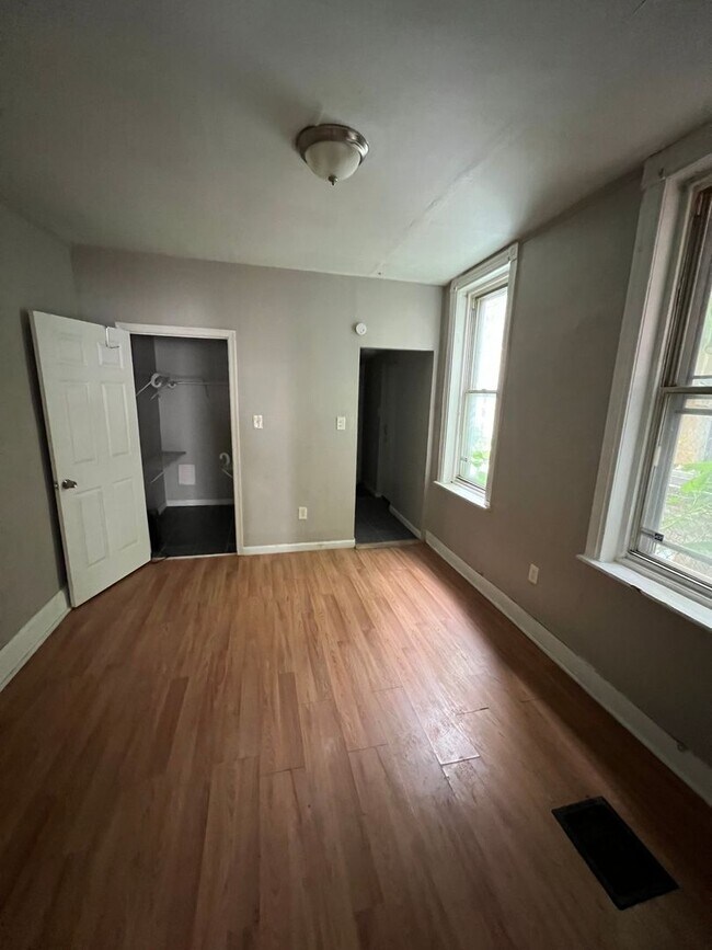 Building Photo - 3218 H St